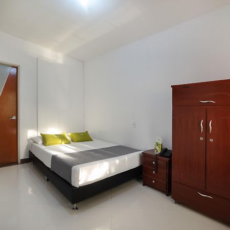 Ayenda 1234 Imperio 70 Hotel Medellin Exterior photo