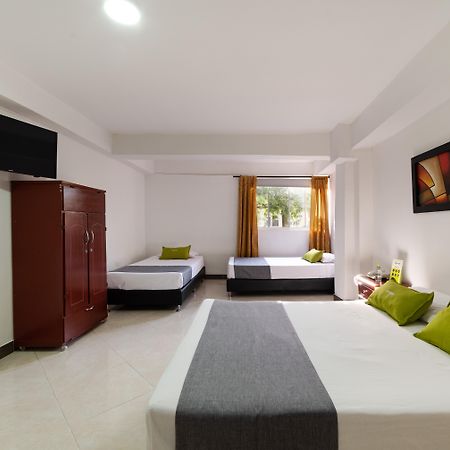 Ayenda 1234 Imperio 70 Hotel Medellin Exterior photo