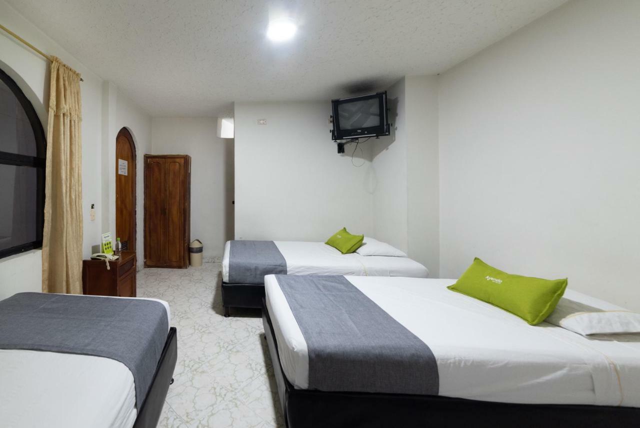 Ayenda 1234 Imperio 70 Hotel Medellin Exterior photo
